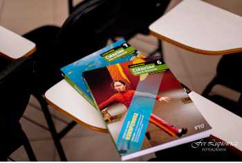 Um livro didático, quando bem utilizado, serve como um apoio, uma bússola que orienta o caminho, uma fonte de várias inspirações, um despertador de curiosidade e criatividade. 