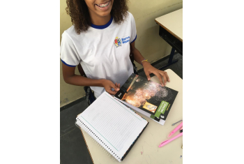 Coleção CIÊNCIAS VIDA E UNIVERO em ação, na sala de aula do município de Barra Mansa. Crédito: professor Lucas. Obrigado!